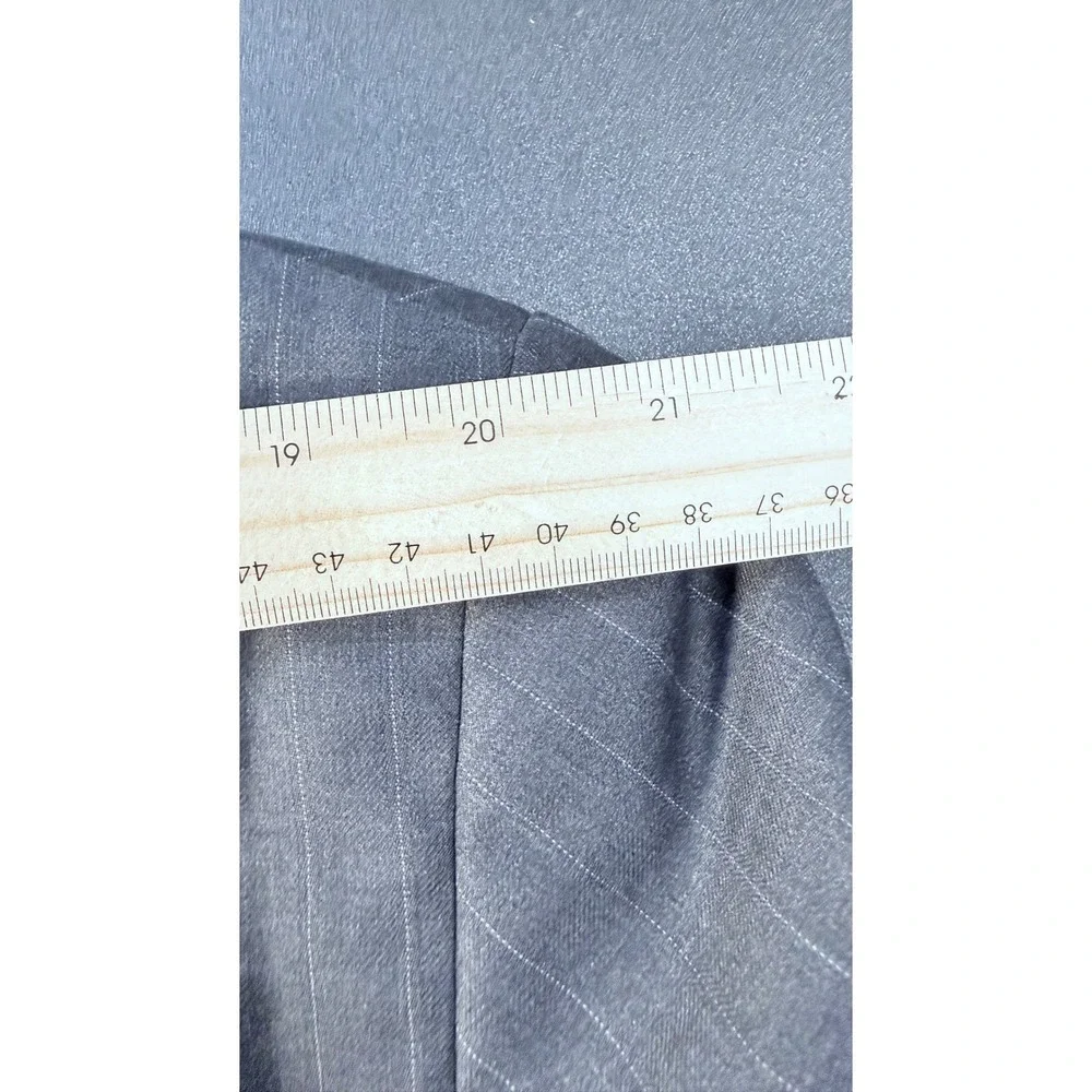 Chaps Ralph Lauren Mens Grey Pinstripe Wool Blazer Sport Coat Made in Canada